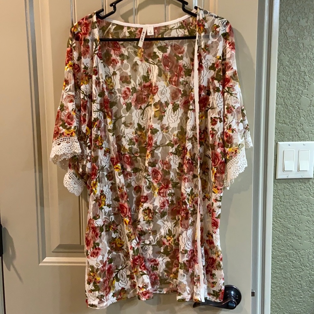 Floral Duster by m i  a mi Brand.  EUC